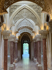 S&auml;ulengang im Pal&aacute;cio de Monserrate in Sintra, Portugal