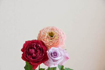 Fototapeta premium 薔薇とラナンんキュラス