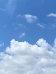 Obraz premium blue sky with white clouds