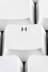 Hキーのマクロ写真：シンプルなPC入力イメージ（余白あり）