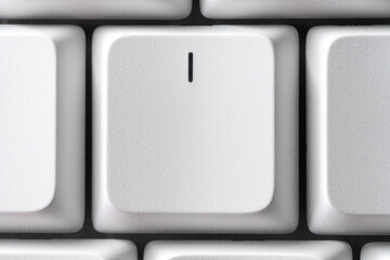 清潔感のある白いパソコンキーボードの背景素材「I」のキー