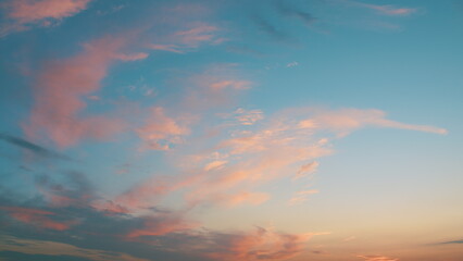 Fototapeta premium A Beautiful Sunset Sky Filled with Soft Clouds and Vibrant Colors in the Atmosphere