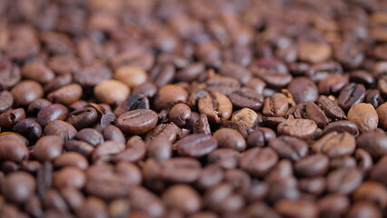 Fototapeta premium Coffee beans closeup, Roasted beans with glossy oils, Warm light highlights textured roasted coffee beans, Scene of shiny roasted coffee beans with cozy ambient lighting
