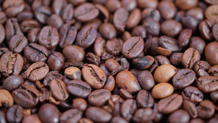 Fototapeta premium Closeup of roasted beans detail, Detailed macro shot of rich roasted coffee beans, Highdetail macro image showcasing glossy roasted coffee beans with textured surface