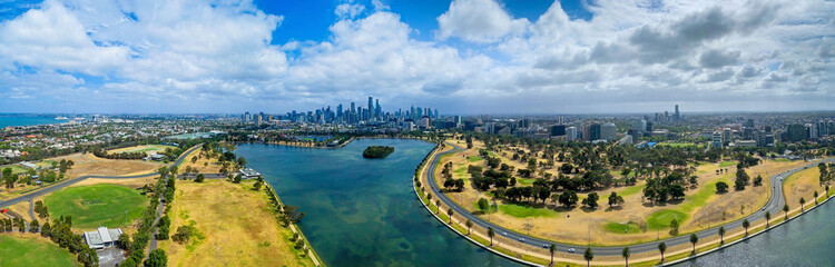 Fototapeta premium Panoramic Aerial View of Albert Park Lake and F1 Circuit Roads