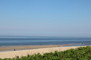 Idylle am Meer / Blick auf den Strand an der Nordsee in Callantsoog in Holland