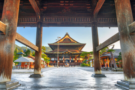 善光寺」の写真素材 | 1,512件の無料イラスト画像 | Adobe Stock