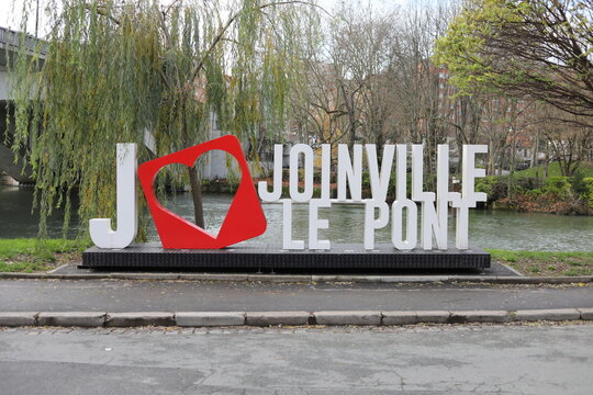 The town logo "j'aime Joinville-le-Pont" located near the Marne river. Joinville-le-Pont, France - December 8, 2025. 