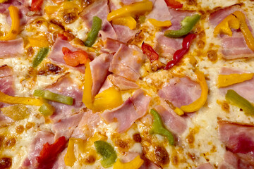 Delicious Ham and Bell Pepper Pizza Topping for Culinary Inspiration