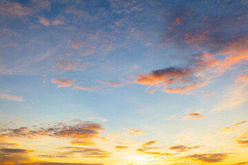 Naklejka premium Majestic real sunrise sundown sky background with gentle colorful cloud,Colorful clouds and sky in the morning,Real majestic sunrise sundown sky background with gentle colorful clouds without birds.