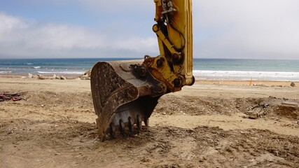 backhoe shovel resting on the ground © Esteve