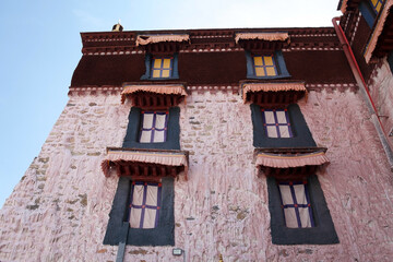 Details of the windows at the Potala Palace in Lhasa,Tibet, Cina. It was formerly the winter palace of Dalai Lamas