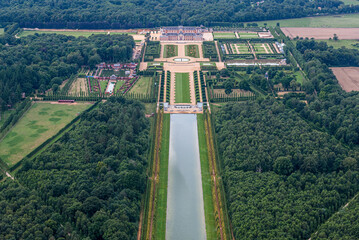 vue a&eacute;rienne du ch&acirc;teau de Champ-de-Bataille dans l'Eure en France