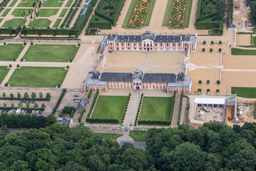 vue a&eacute;rienne du ch&acirc;teau de Champ-de-Bataille dans l'Eure en France