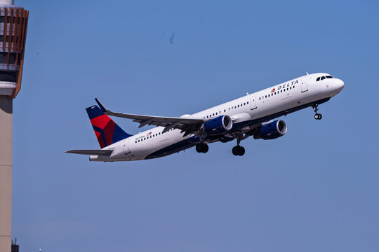 sky harbor airport 3-25-2023 Phoenix, AZ USADelta Airlines Airbus A321 N377DN at Phoenix Sky Harbor Intl. Airport