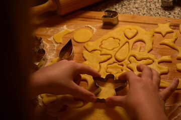 Pieczenie ciastek wykrawanie