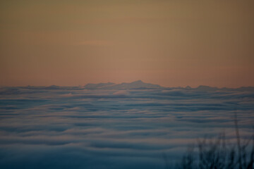 Ber Den Wolken Zeigt Sich