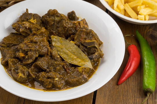 Carne de cabra guisada al estilo de las islas Canarias