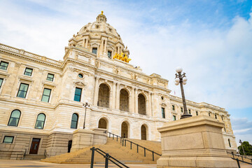 Obraz premium Scenic view of St Paul Capitol on sunny day