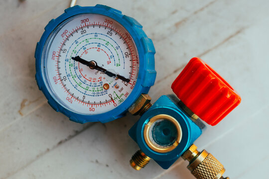 Blue pressure gauge with the arrow pointing at maximum