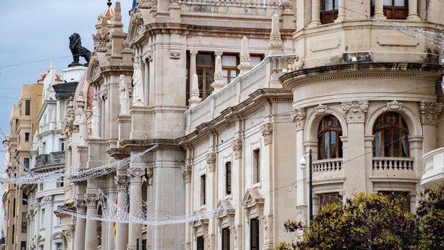 fachadas de edificios en valencia, plaza del ayuntamiento 