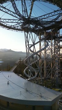 Poronin - Polska - kładka widokowa z kt&oacute;rej widać całą panorame Tatr. Piękne widoki na ośnieżone szczyty zimą