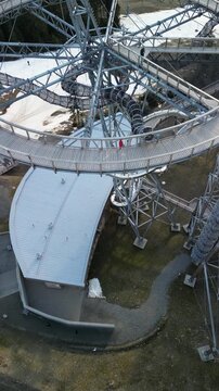 Poronin - Polska - kładka widokowa z kt&oacute;rej widać całą panorame Tatr. Piękne widoki na ośnieżone szczyty zimą