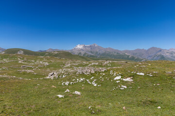 Fototapeta premium Mountain view of the Emparis Plateau in the Arves Massif, Hautes-Alpes, French Alps, featuring rugged peaks and alpine meadows.