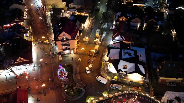 Zakopane - Polska - stolica sport&oacute;w zimowych nagana wieczorem dronem w zime