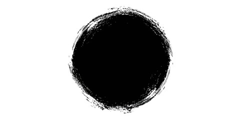 Czarny, pociągnięty pędzlem okrąg z chropowatymi krawędziami na przezroczystym tle, idealny do projektowania.