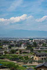 夏の山梨県南アルプス市の街並み