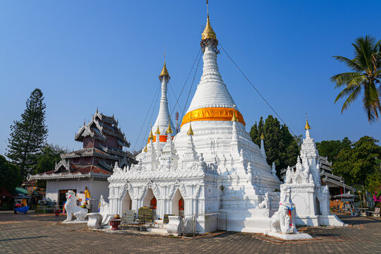 White chedi of the Wat Phra That Doi Kongmu hilltop temple in Mae Hong Son, Northern Thailand
