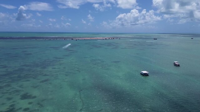 VER&Atilde;O EM CABEDELO EM AREIA VERMELHA 2026, MAR LINDA E BEM AZUL COM JET SKIR, BARCOS, LOTADO DE BARCOS E O MAR MUITO AZUL LINDO DE SE VER (Summer in Cabedelo, Areia Vermelha 2026, beautiful and very b)