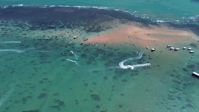 VER&Atilde;O EM CABEDELO EM AREIA VERMELHA 2026, MAR LINDA E BEM AZUL COM JET SKIR, BARCOS, LOTADO DE BARCOS E O MAR MUITO AZUL LINDO DE SE VER (Summer in Cabedelo, Areia Vermelha 2026, beautiful and very b)