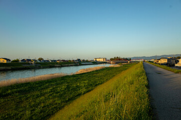 綺麗な夕焼けの川の風景