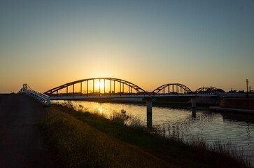 綺麗な夕焼けの川の風景