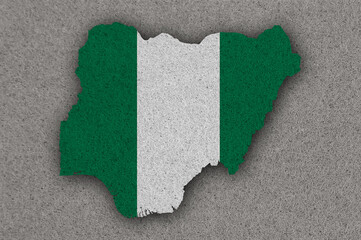 Karte und Fahne von Nigeria auf Filz