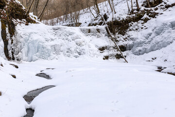 北海道平取町、真冬のマカウシの滝【2月】