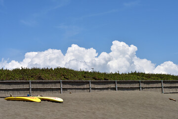 辻堂海岸に広がる夏の雲