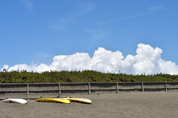 辻堂海岸に広がる夏の雲
