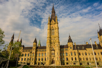 Fototapeta premium East Block of the Parliament of Canada under a partly cloudy sky