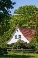 Obraz premium Wohngebäude im Grünen, Schönebeck, Bremern-Nord, Bremen, Deutschland