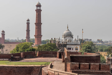 Fototapeta premium Badshahi Mosque seen from the Lahore Fort, Pakistan