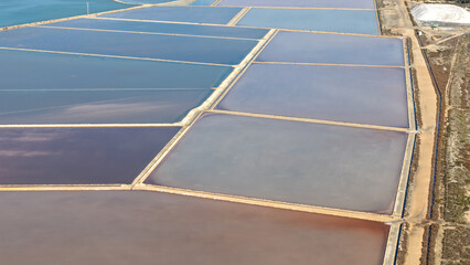 Salinas en el Mediterr&aacute;neo , producci&oacute;n de sal , vistas panor&aacute;micas a&eacute;reas o cenital