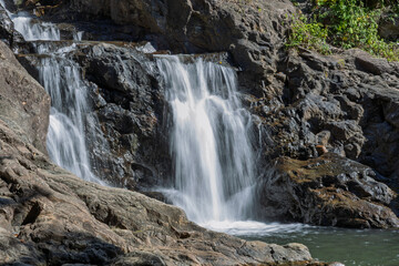 Obraz premium Majestic waterfall cascading over rugged rocks, Sarika Waterfall, Khao Yai, Thailand