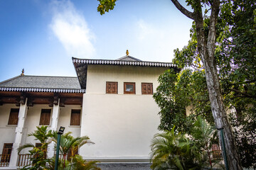 Fototapeta premium buddha temple, temple of the tooth, sri dalada maligawa, kandy, sri lanka, ceylon