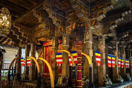 buddha temple, temple of the tooth, sri dalada maligawa, kandy, sri lanka, ceylon