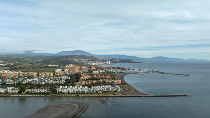 Vista a&eacute;rea de la pedan&iacute;a de Sotogrande en la provincia de C&aacute;diz, Espa&ntilde;a