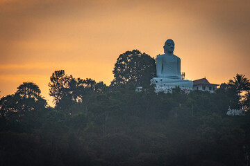 Fototapeta premium bahirawakanda vihara buddha statue, buddha temple, kandy, sri lanka, ceylon, sunset, white buddha