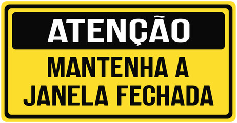 Sign saying in Portuguese: Attention, keep the window closed.